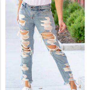 ❤️ Cello slim boyfriend Turlock shredded light wash jeans ❤️